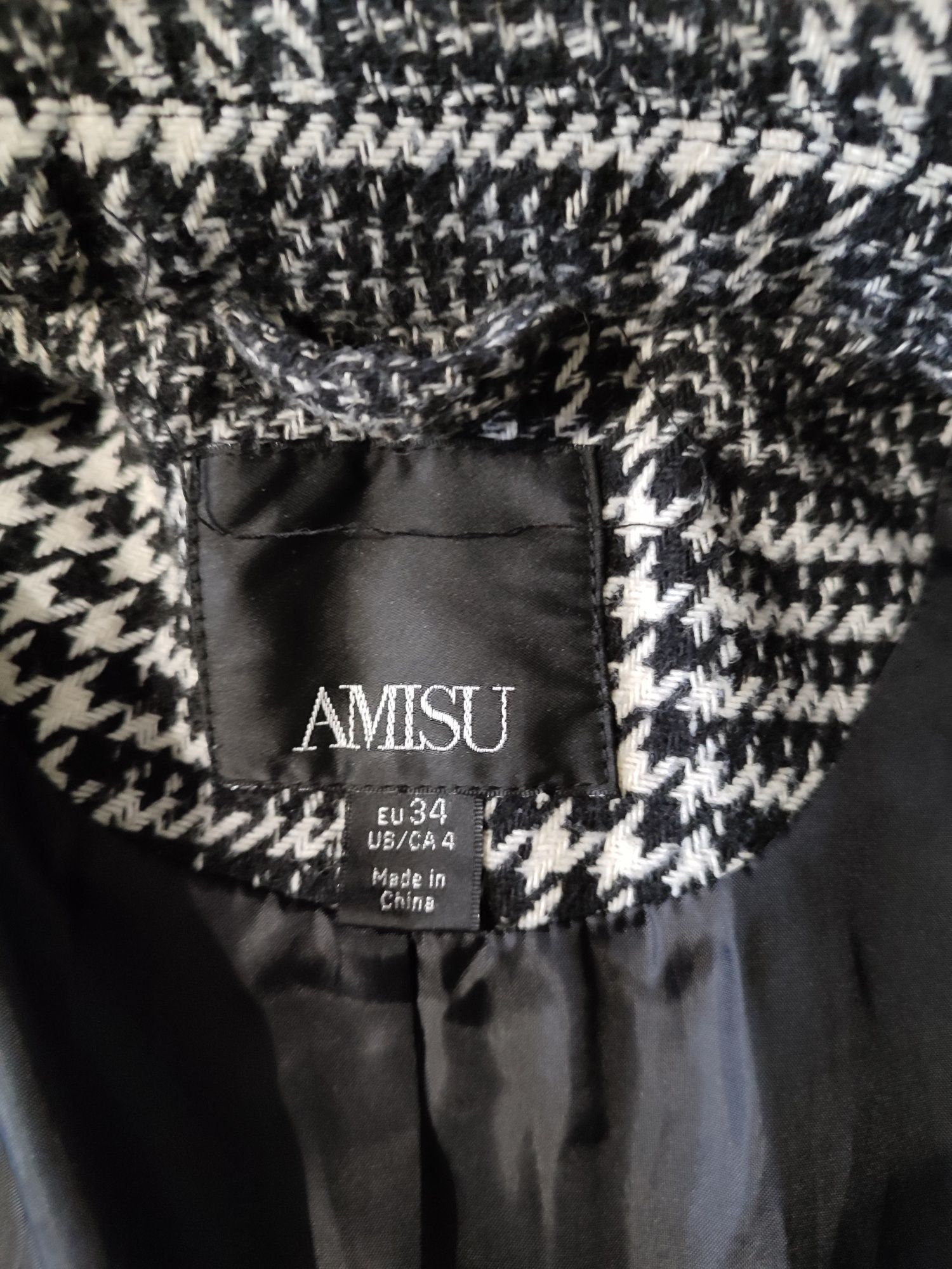 пальто женское Amisu.