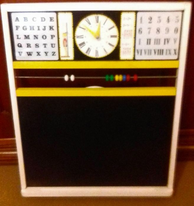 Quadro didático de metal e madeira com lousa