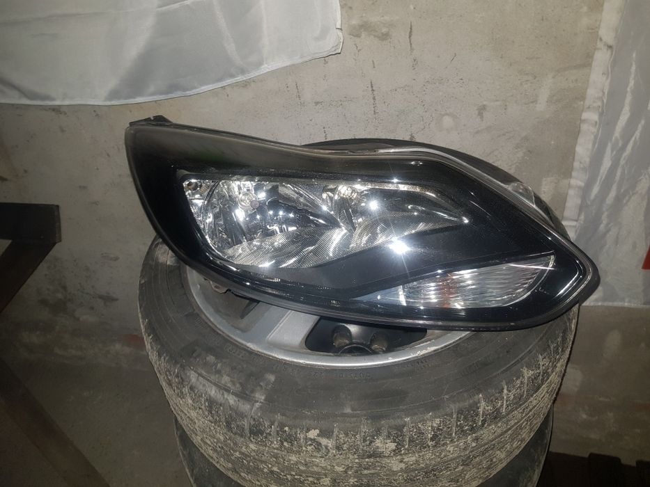 Focus mk III 3 Lampa przednią prawa/lewa Europa