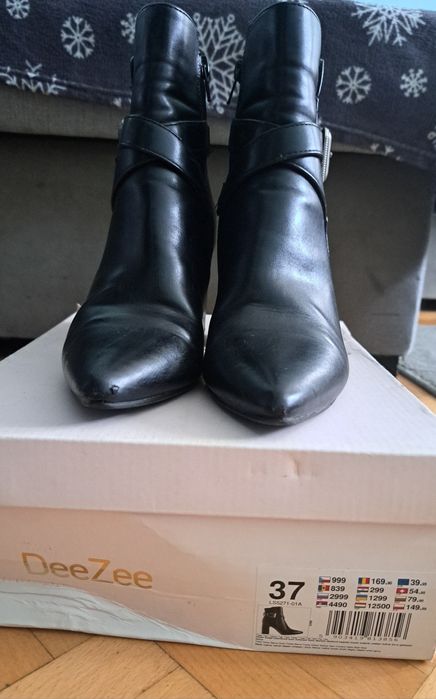 Botki czarne z klamra