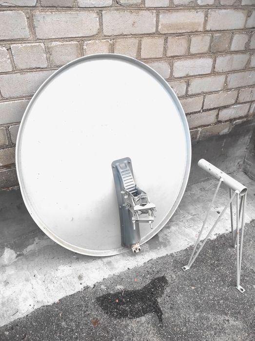 Спутниковая антена Triax 90 см.