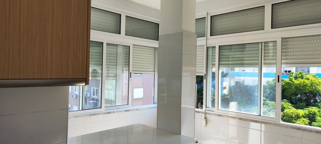Apartamento com boas áreas.