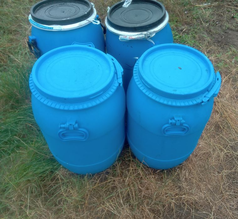 Beczki plastikowe pojemniki na kapustę ogorki ziarno miód deszczówkę