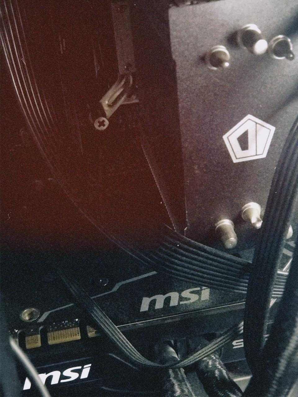 Рідкісна GTX 1080 на воді (msi sea hawk)