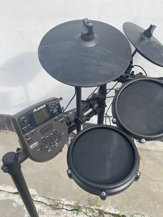 Продам ударную установку Alesis Nitro Mesh Kit