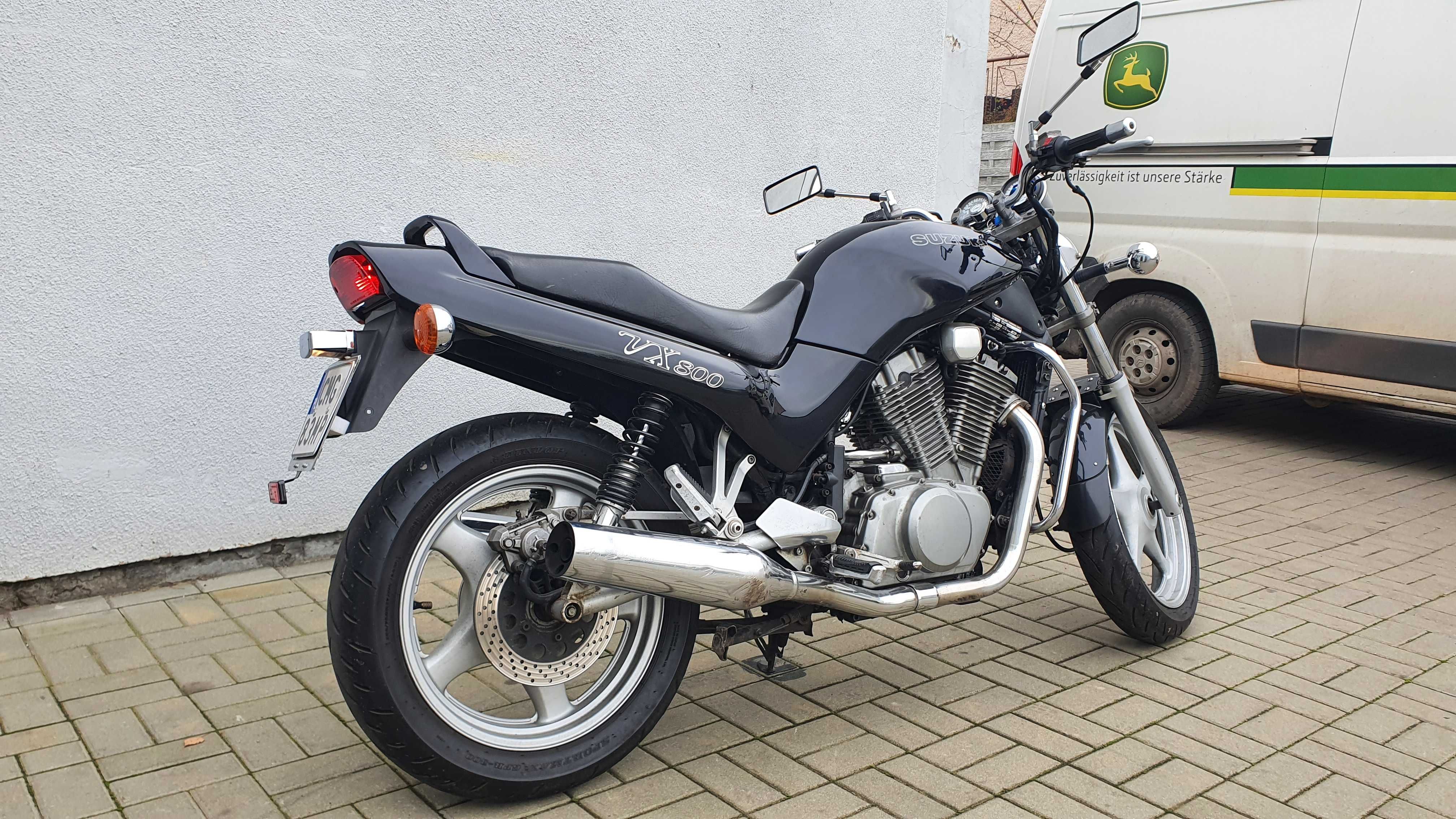 Suzuki VX800 motocykl naked z 1990 r.