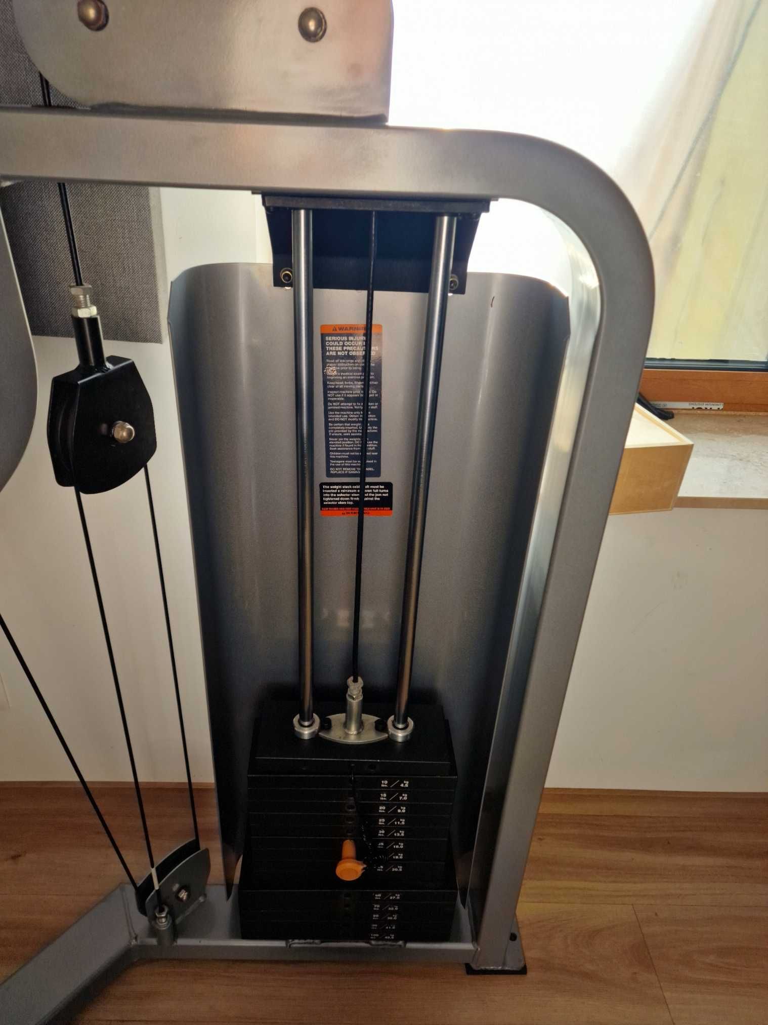 Profesjonalna maszyna do ćwiczeń grzbietu i ramion  Precor USA, FT334