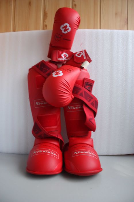 Футы перчатки защита карате Aravaza красные размер М