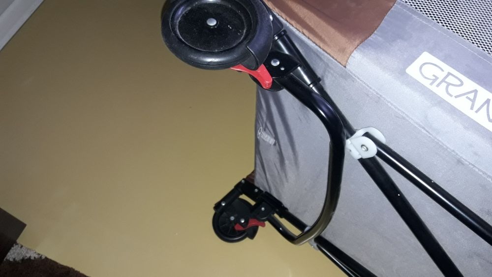 Продам дві дитячі кроватки манежі.GRANDE