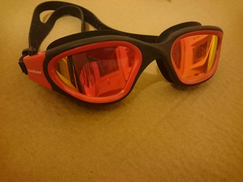 Класні окуляри з затемненням для плавання winline