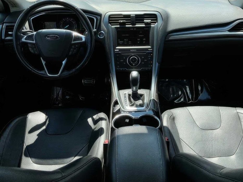 Ford Fusion Titanium      2015