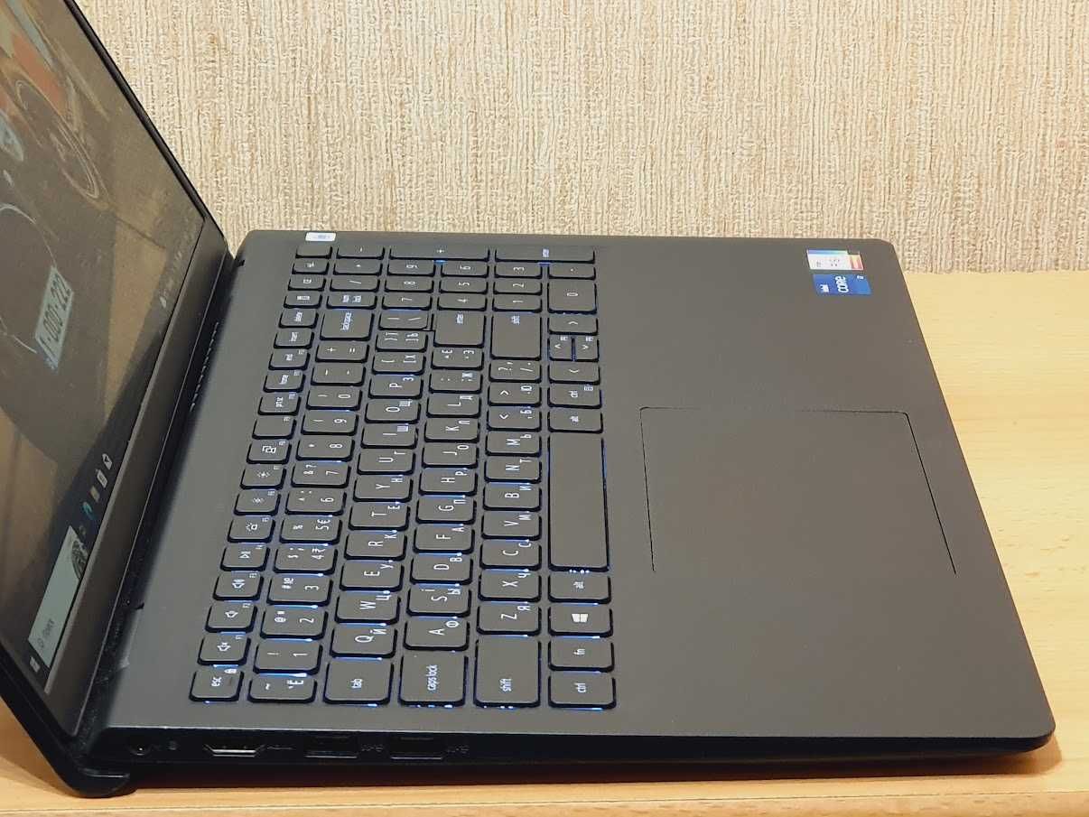 Ноутбук Dell Vostro Intel Core i7-11370H RAM16 SSD512Gb Батарея 9годин