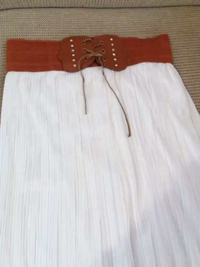 Продам юбку белого цвета р 48-50