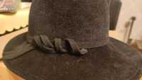 Czarny kapelusz z wełny firmy Rabionek