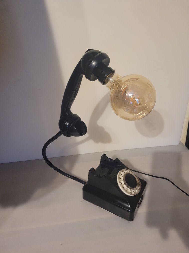 Lampka nocna ,ozdobna na bazie starego telefonu w stylu vintage.