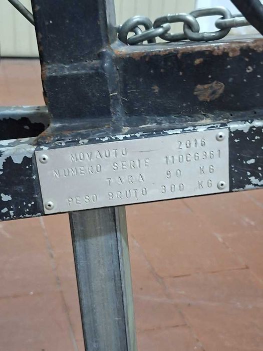 Atrelado, funciona com matricula de viatura - 300 Kgs.