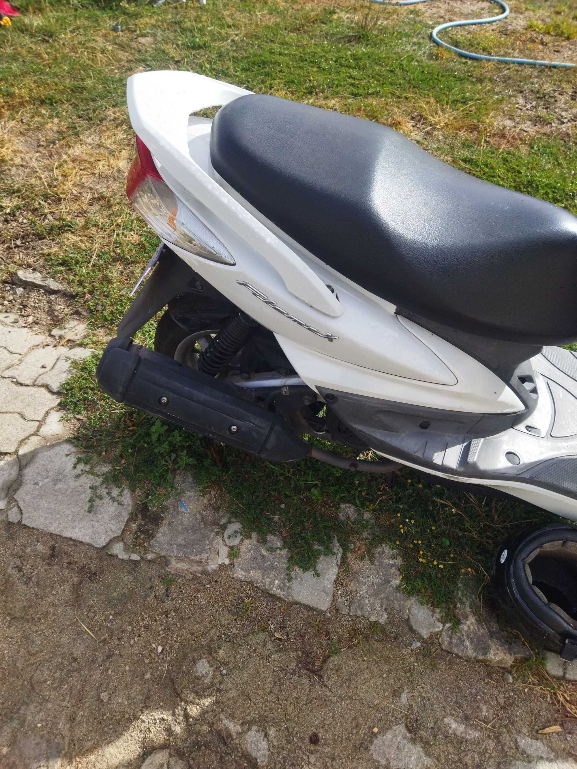 Scooter 125 Yamaha flame