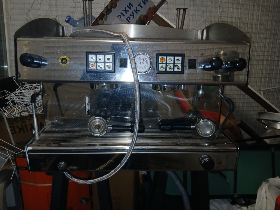 Продам срочно професійну кавомашину