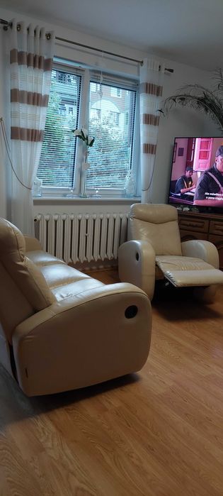 Sofa z 3 m. do siedzenia i 2 fukcjami relax oraz 2 fotele z 2 f. relax