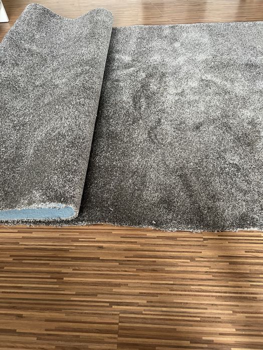 Wykładzina podłogowa nowa, 550 cm x 130 cm, szara