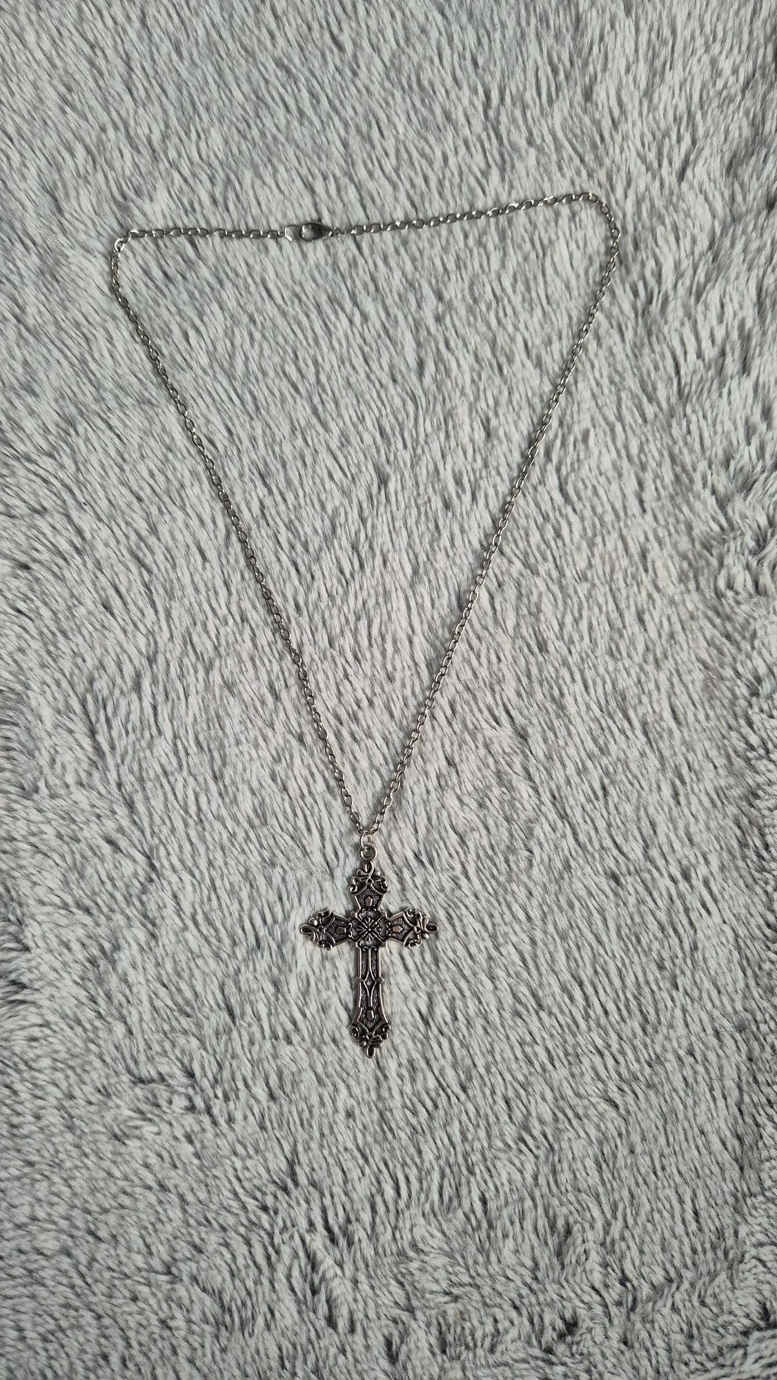 srebrny nasyzjnik krzyż