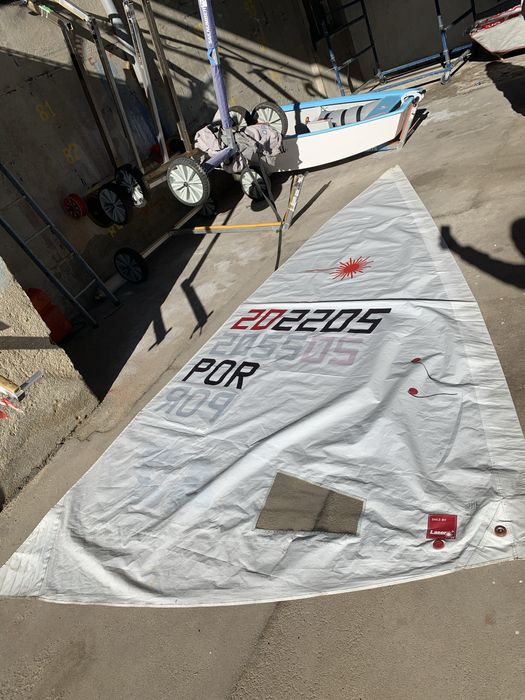 Barco/ vela ligeira Laser 4.7