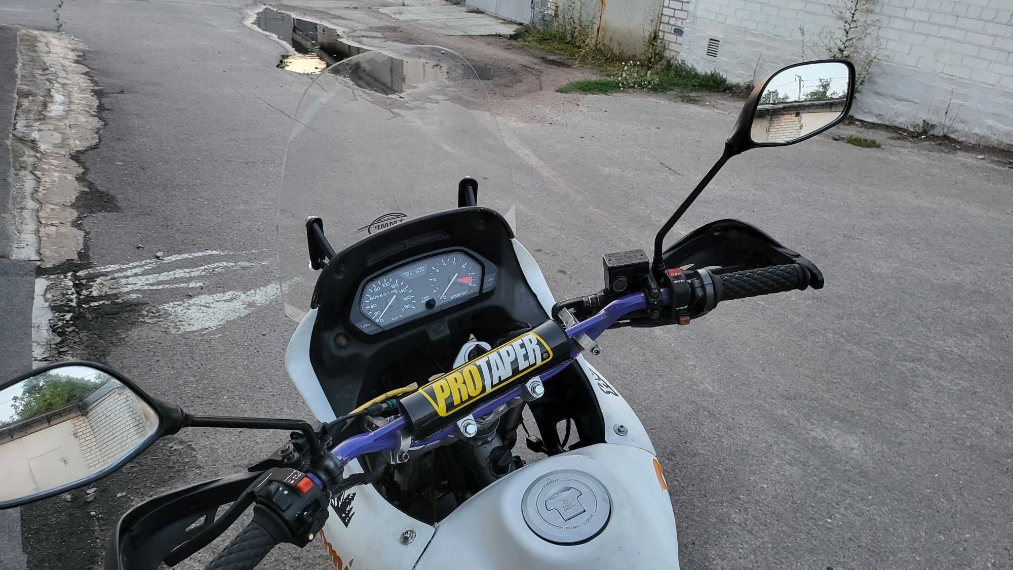Honda NX650 Dominator
