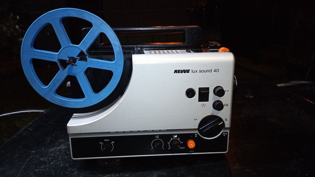 Projetor de filmes antigo Revue Lux sound 40