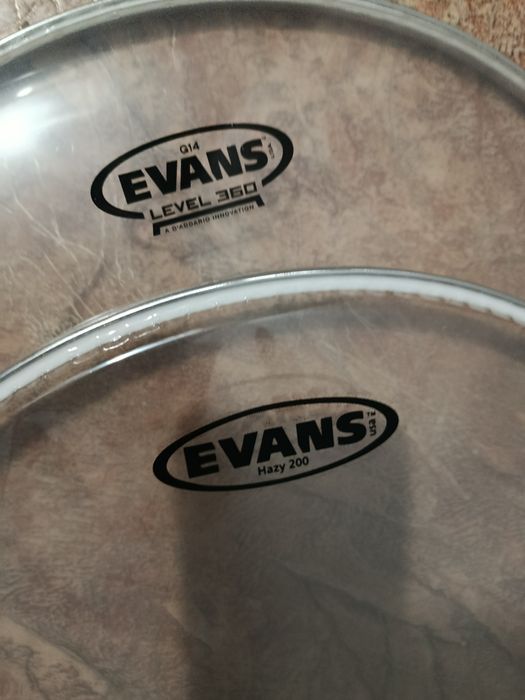 Продам пластік EVANS 14" пара