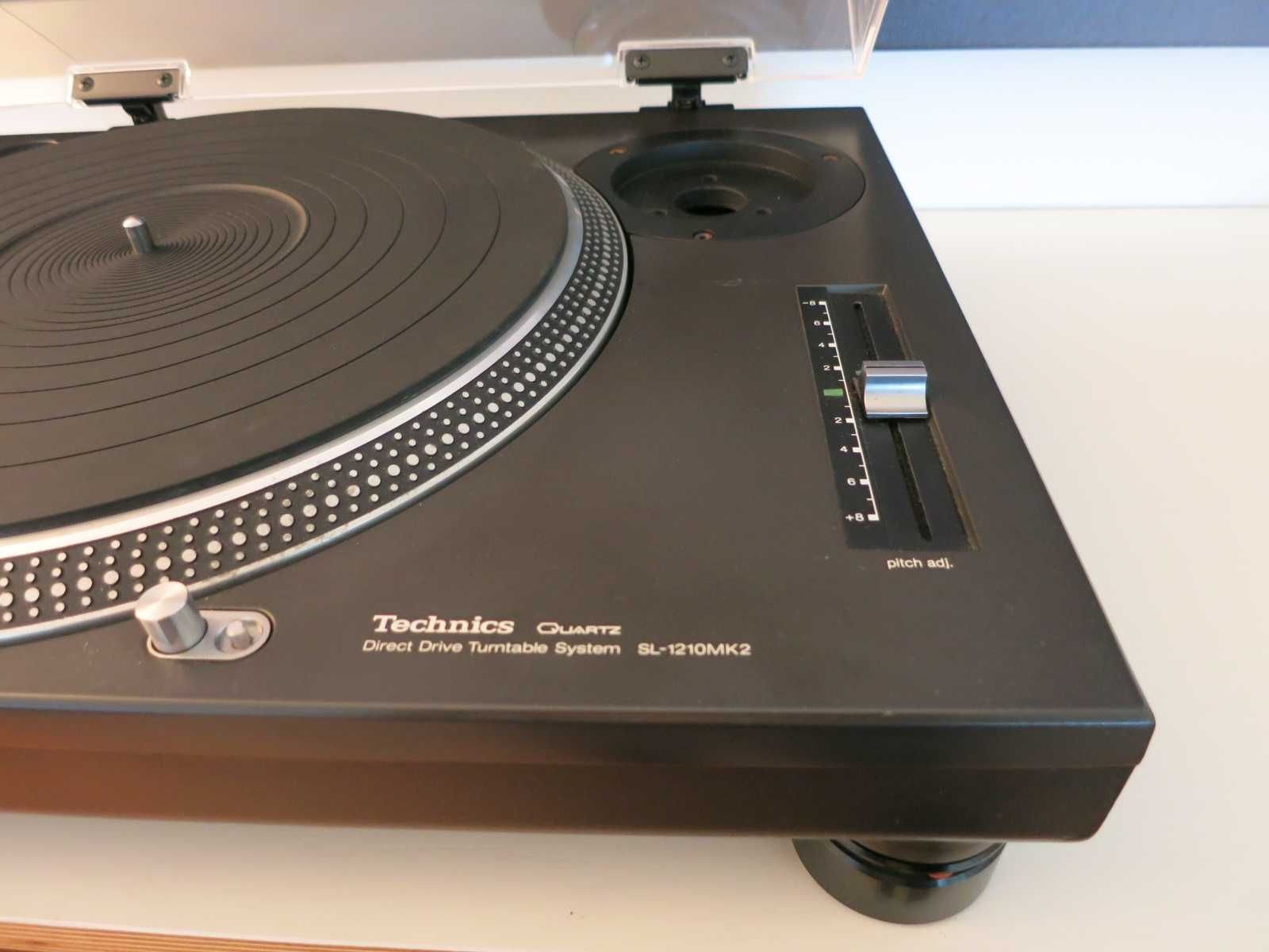 Gira-discos Technics SL-1210 MK2