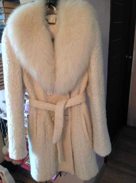Полупальто букле . Лама .Италия