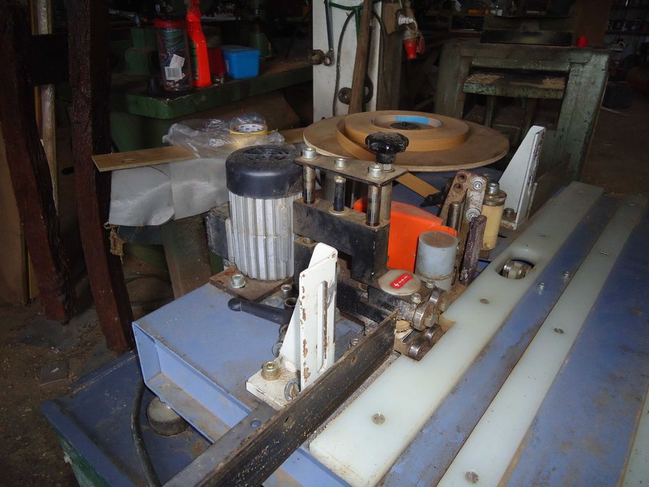 Maquina de folhear cantos em madeira