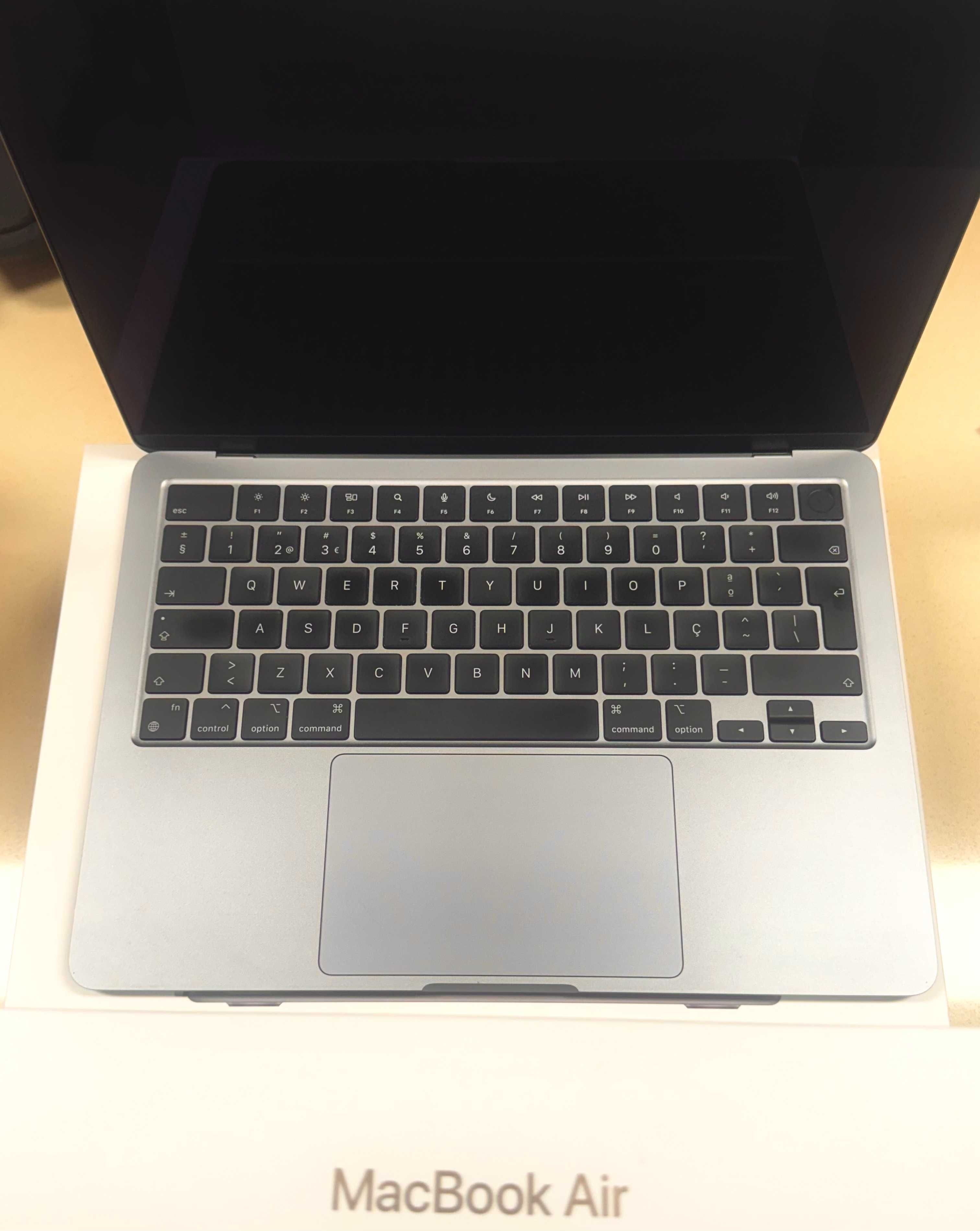 MacBook AIR M2, 2023, com 8GB de RAM e 512GB SSD como Novo!