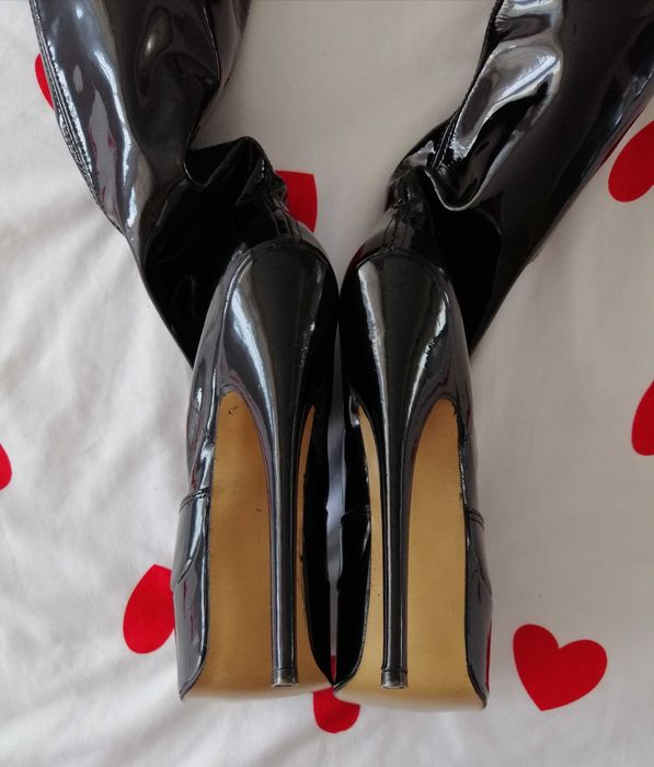 Na orezent szpilki LATEX high heels mega platforma wysokie winylowe