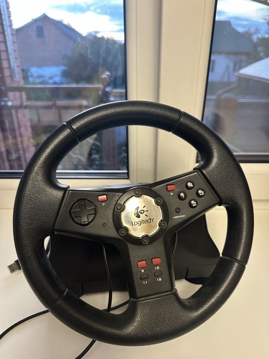Ігровий Руль logitech до компʼютера