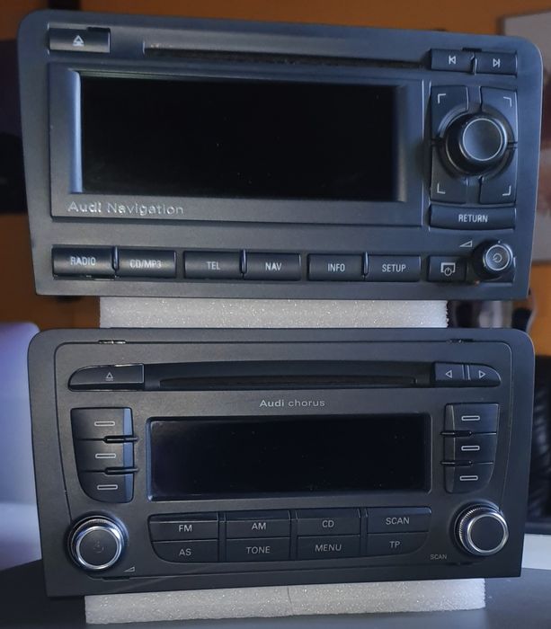 Dwa radia Audi navigation i chorus