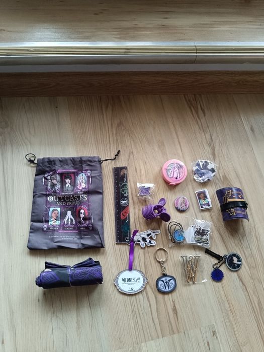 Komplet licencjonowanych gadżetów z serialu Wednesday