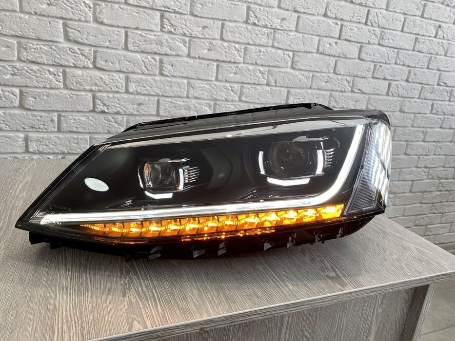 Фари  Volkswagen Jetta 2010-2017 у стилі Passat B8