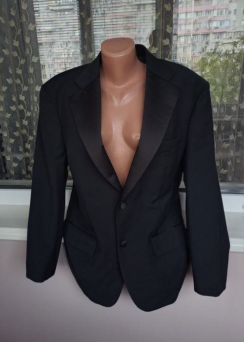 Черный нарядный классический пиджак жакет