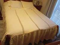 Colcha de cama de casal em linho e renda de crochet feito a mão