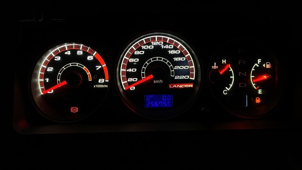 Тюнингованая панель приборов mitsubishi lancer IX 9