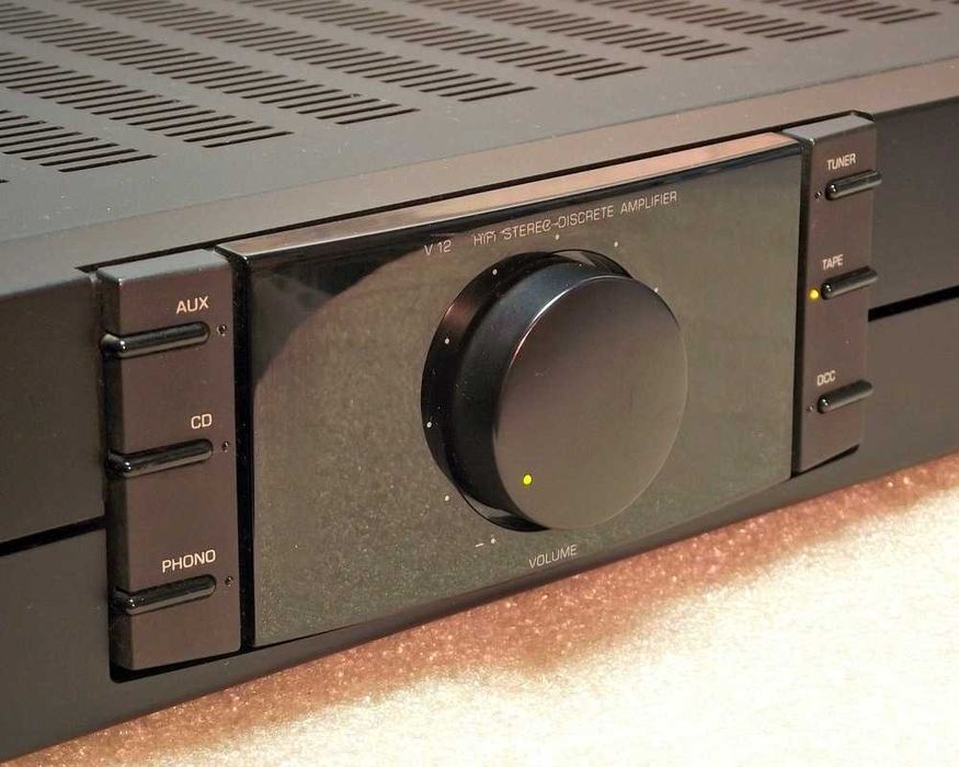 Amplificador Grundig para arranjar.