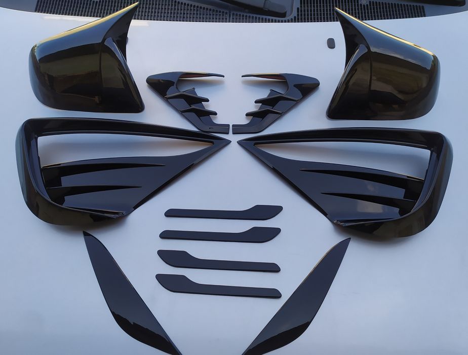 Комплект накладок тюнінга чорний глянець Tesla model Y