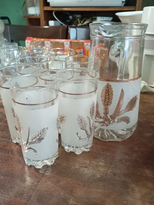 Conjunto elegante de caneca com 6 copos