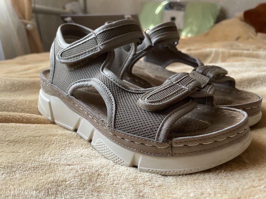 Сандалії, босоніжки