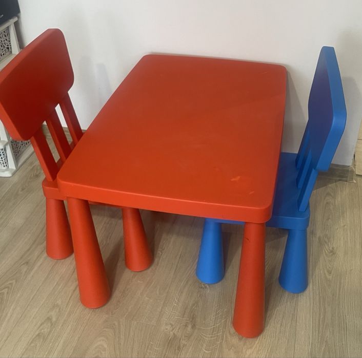 Stolik z krzesełkami