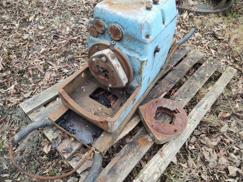 Stara gwinciarka mechaniczna GW gwintownica do rur PRL
