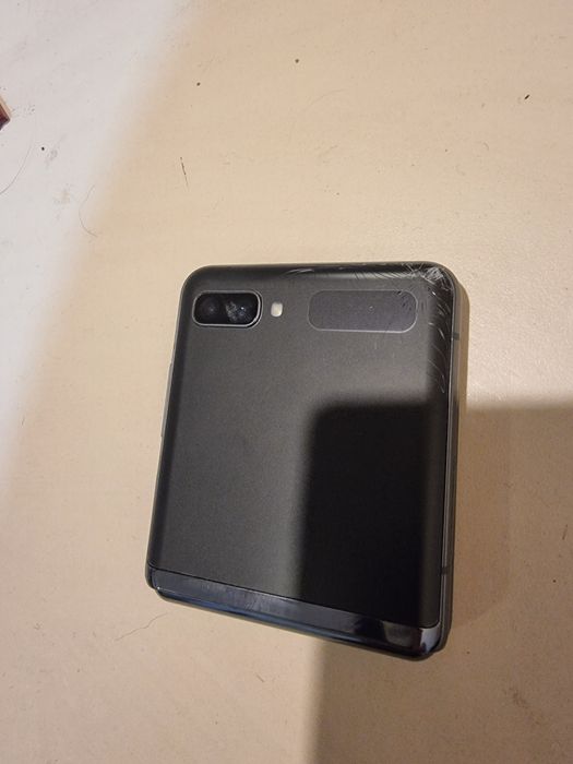 ZFlip 2 на 256 ГБ 5G снапдрегон 865