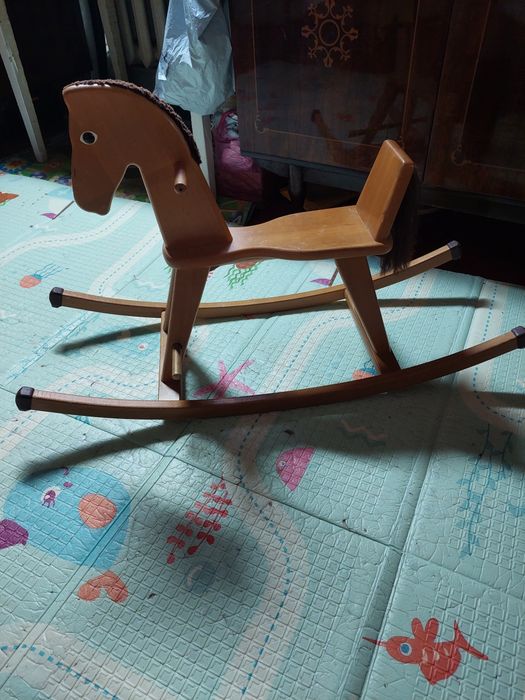 Коник  деревяний , гойдалка