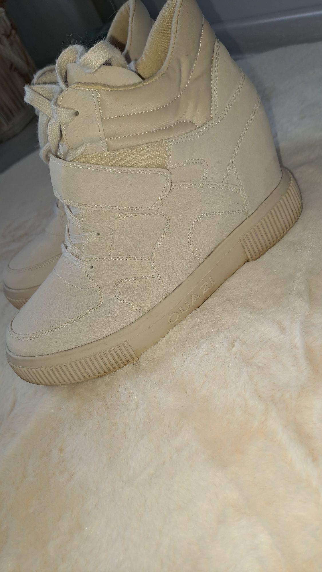 Quazi buty na koturnie